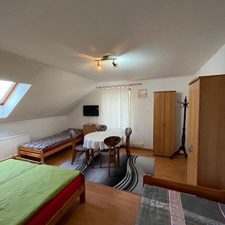 Ferienwohnung Penzion Ema - Casta Exterior foto