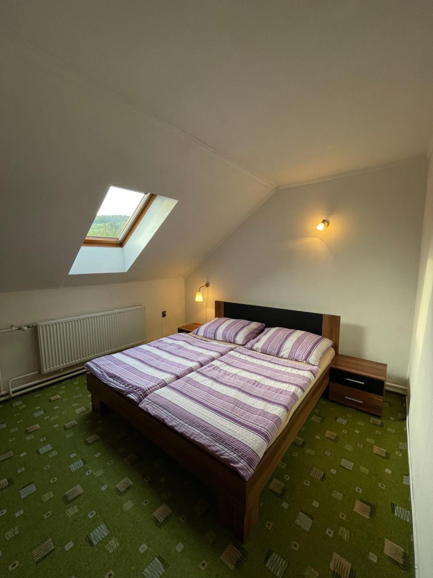 Ferienwohnung Penzion Ema - Casta Exterior foto