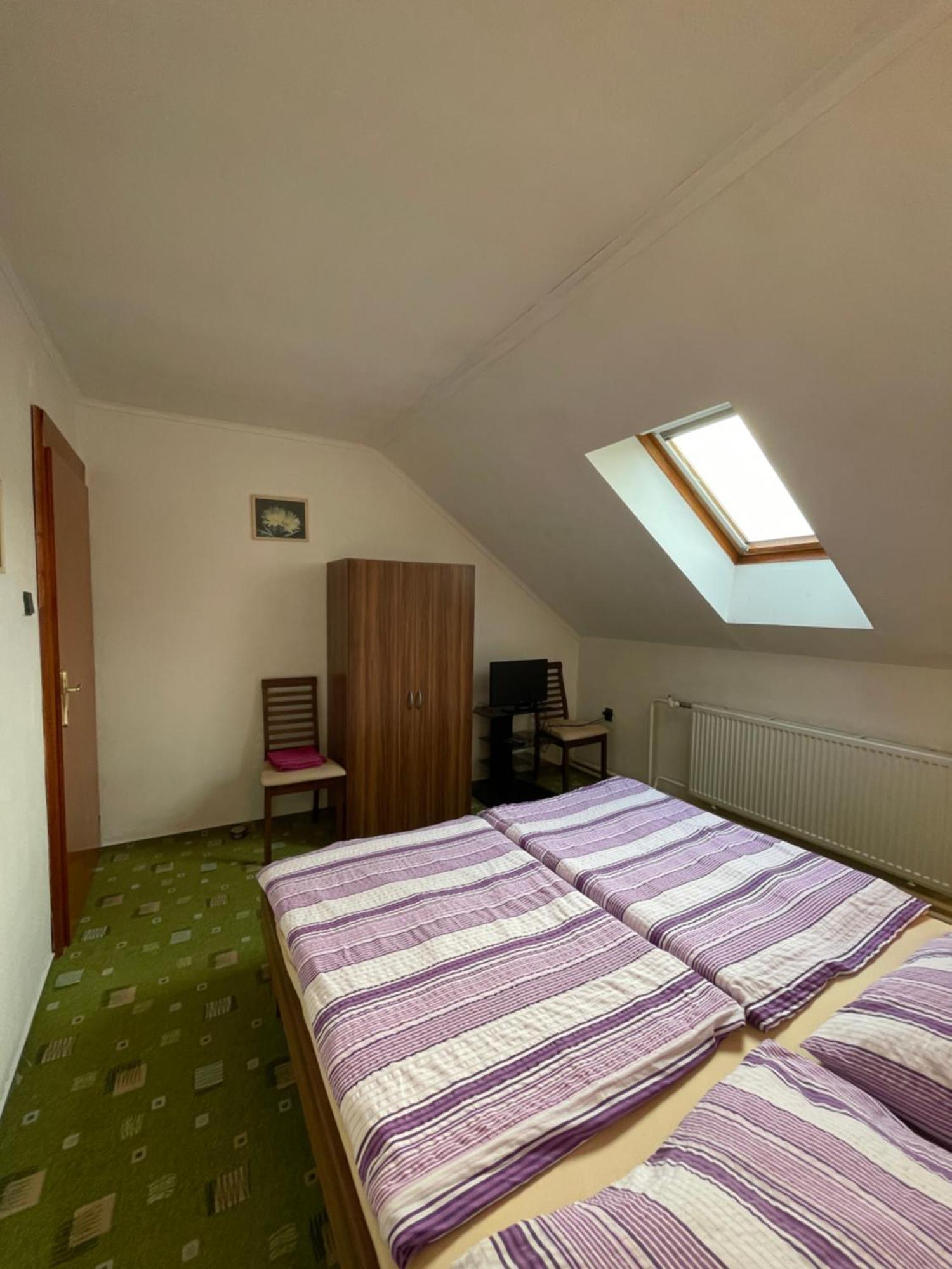 Ferienwohnung Penzion Ema - Casta Exterior foto