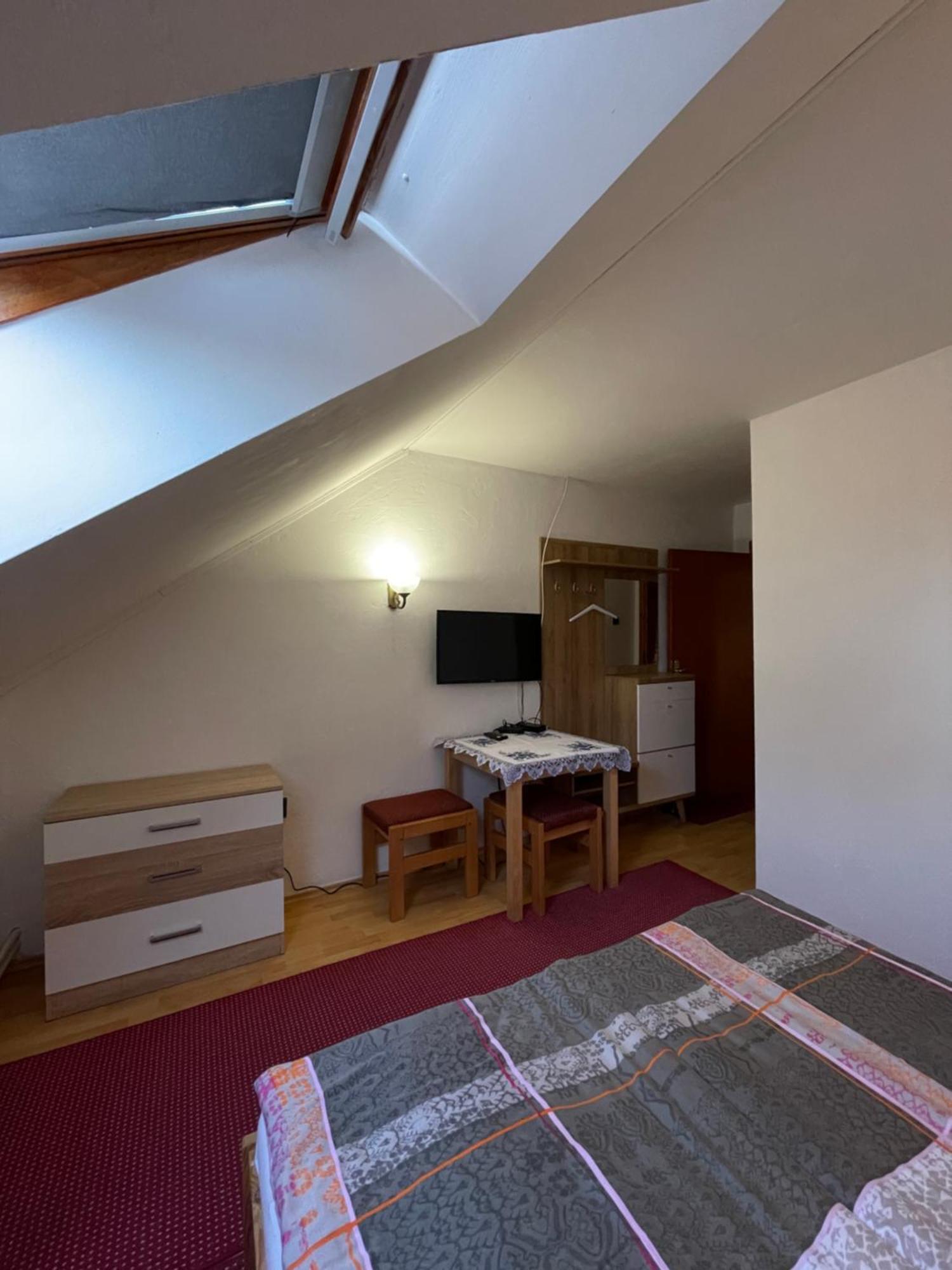 Ferienwohnung Penzion Ema - Casta Exterior foto